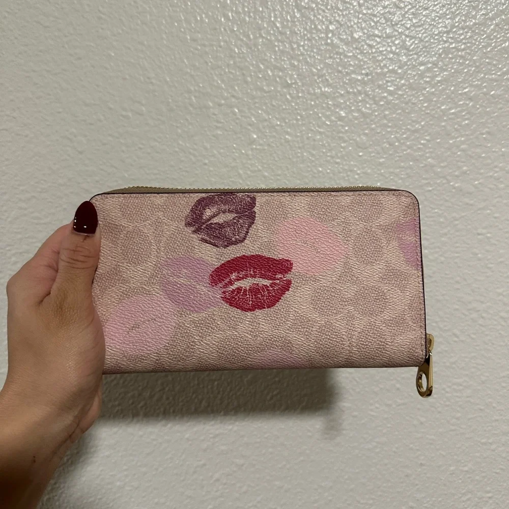 Coach Wallet - Picture 3 of 5